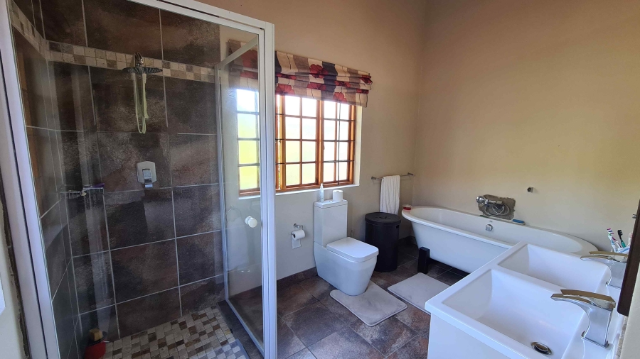 6 Bedroom Property for Sale in Blue Bend Eastern Cape